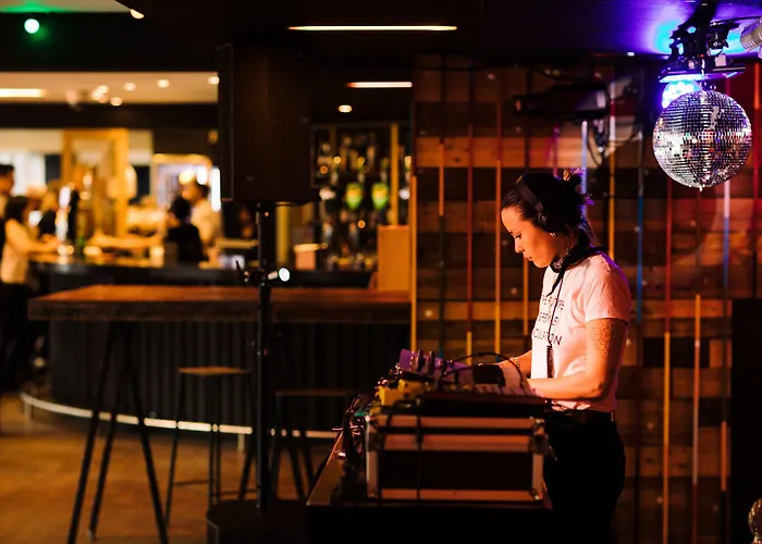 호스텔 제너레이터 *