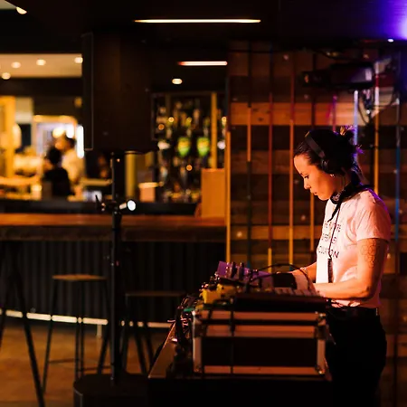 호스텔 제너레이터 *