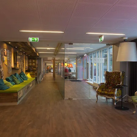 제너레이터 호스텔 *